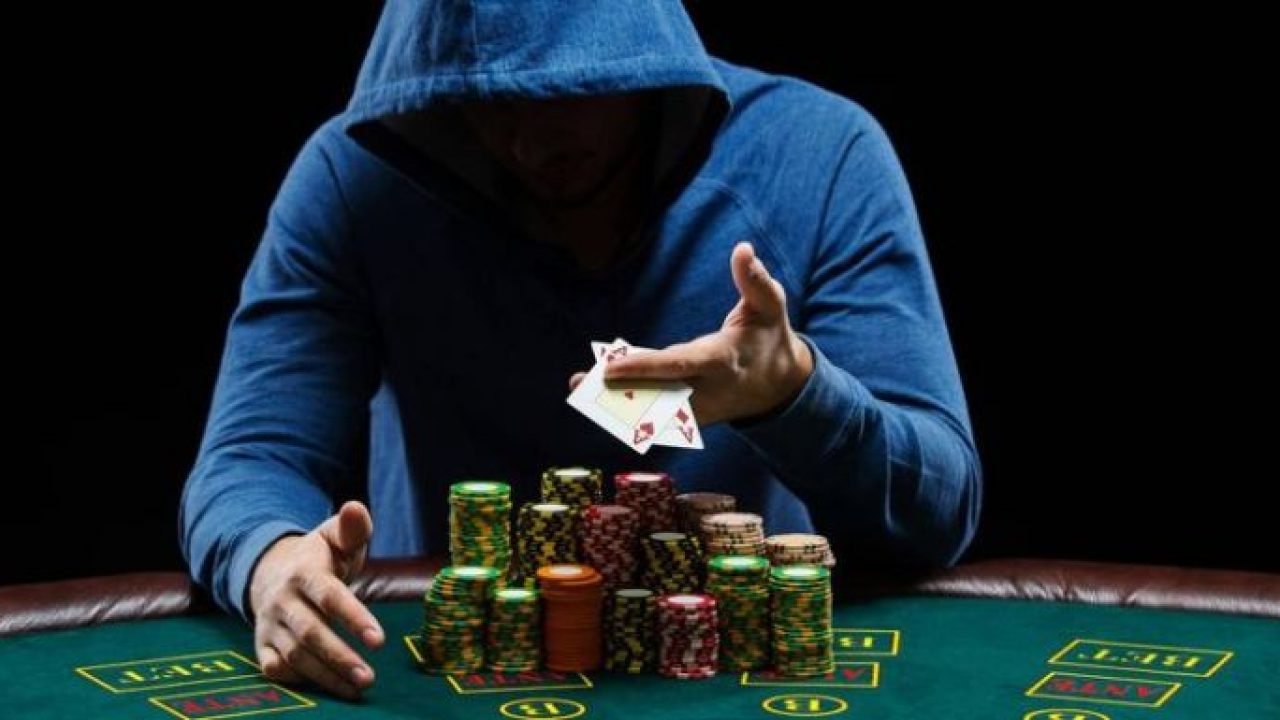 Một số chiêu bịp trong poker bằng đồ công nghệ